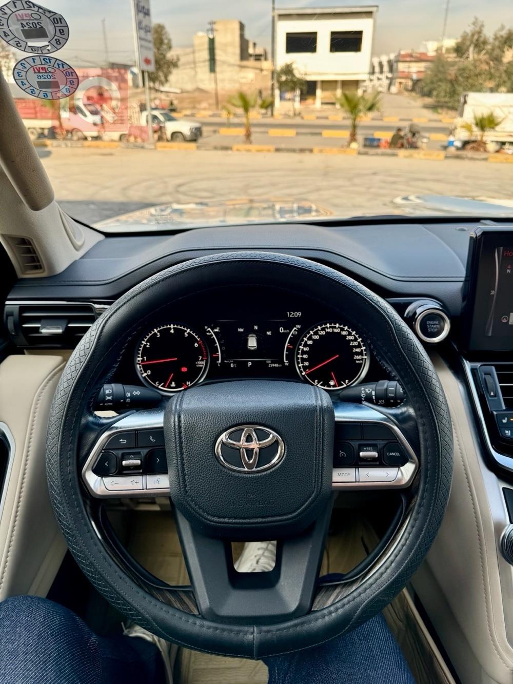 تۆیۆتا لاند کروزەر